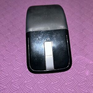Microsoft Arc Touch Black and Silver Wireless Mouse needs 2 AAA batteries